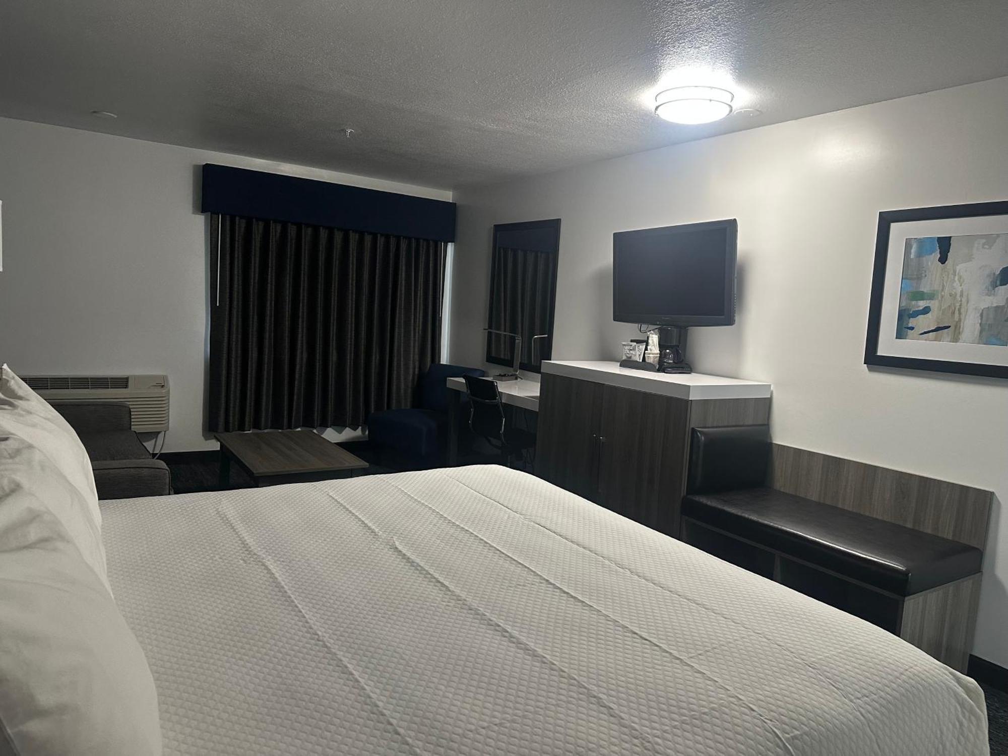 Oyster Bay Inn & Suites Бремертън Екстериор снимка