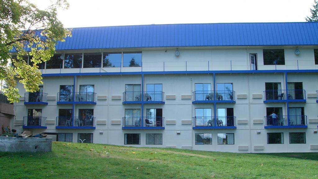 Oyster Bay Inn & Suites Бремертън Екстериор снимка